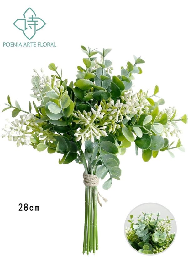 Ramo de flores artificiales con hojas de eucalipto
