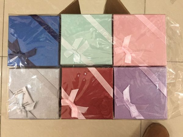 Caja cuadrada con lazo (12 uds) - Envases y empaques para obsequios